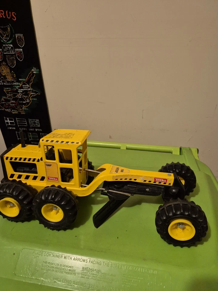 Niveladora de carretera Tonka Toys vintage de metal amarillo Foto 2 de 4