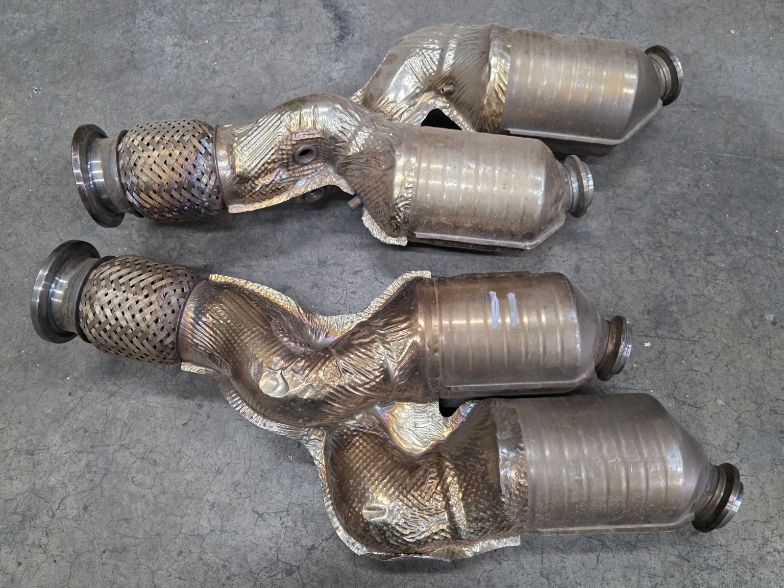 LAMBORGHINI AVENTADOR EXHAUST CATALYTIC CONVERTERS OEM 07M131778B 07M131777B