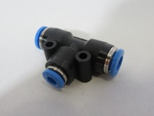 Festo 153134 QST-6-4 Push-In Tee Connector 4mm/6mm -0.95-14 bar ! NOP !