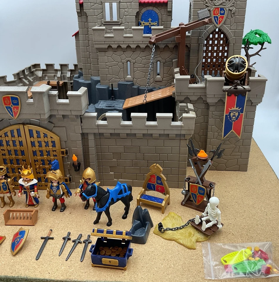 Playmobil 6000 Royal Lion Knights Castle & Accessories Including Royalty - Boxed - Image 3 of 4