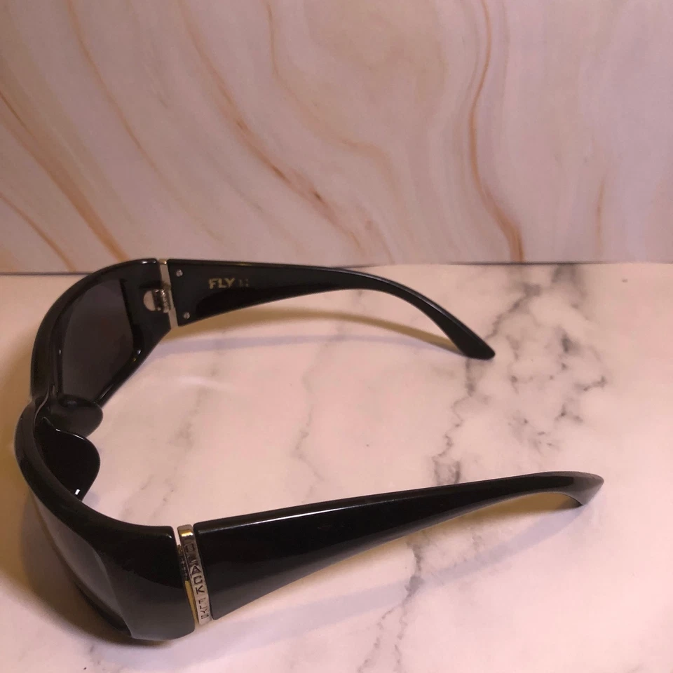 Gafas de sol negras Flys para hombre envolventes tonos deportivos marco negro modelo joven Foto 4 de 4