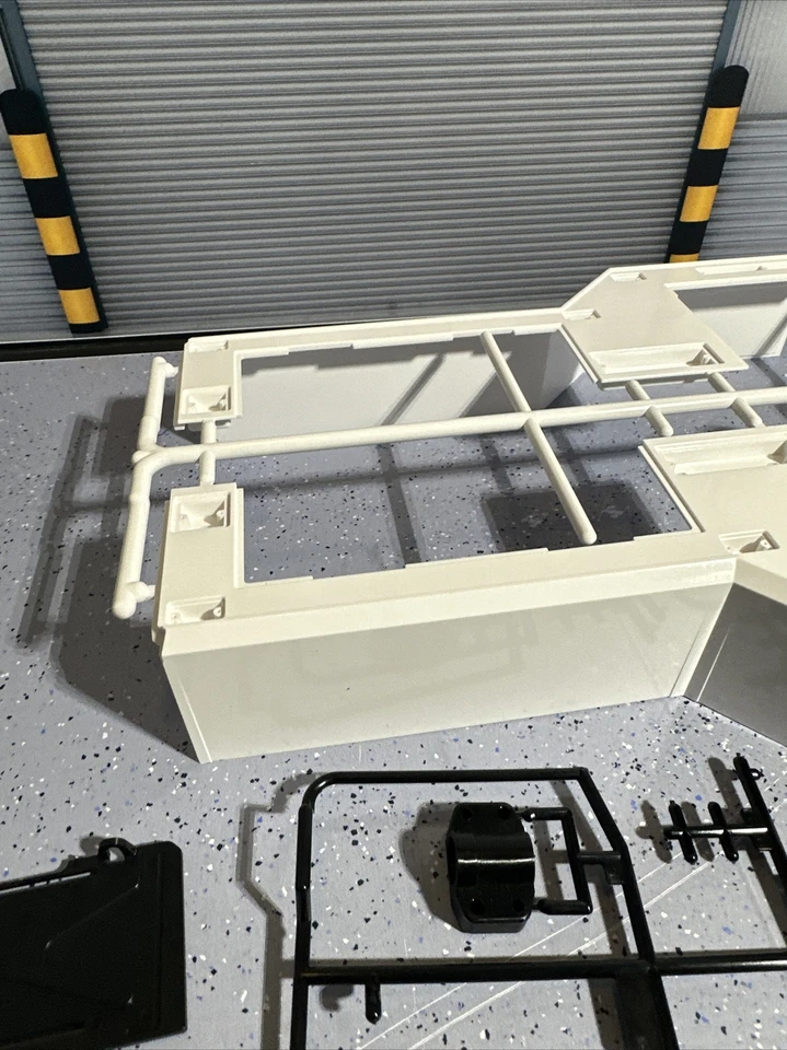 1/14 Tamiya Grand King Globe Knight hauler FH16 Wrecker Spare Parts Lot - Image 3 of 4