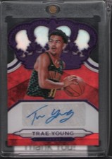 2018-19 Panini Crown Royale - Crown Rookie Autographs #CR-TYG Trae Young 7/25