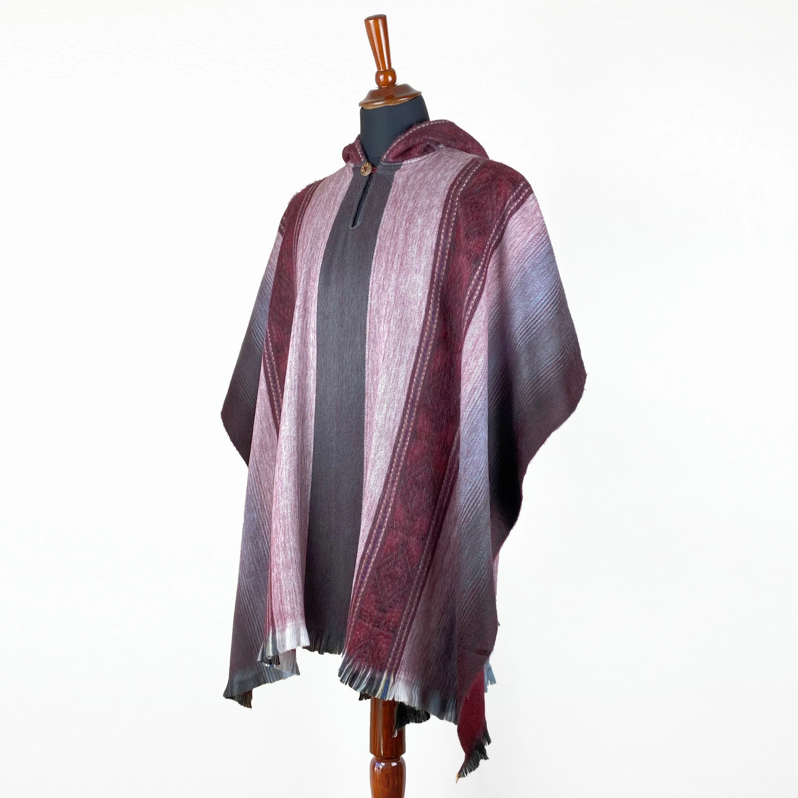 LIGHT BABY ALPACA WOOL CAPE PONCHO WRAP SHAWL COAT UNISEX HANDMADE IN ECUADOR
Opens in a new window