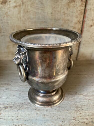 Vintage VINERS of SHEFFIELD Silver Plated MINI Vase / toothpick holder - Picture 1 of 8