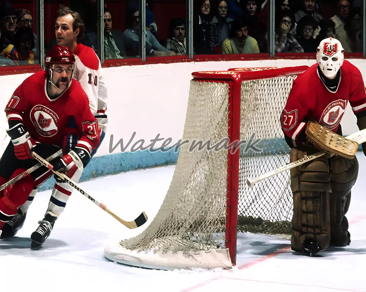 NHL Montreal Canadiens Guy Lafleur Dennis Maruk Cleveland Barons 8 X 10  Photo