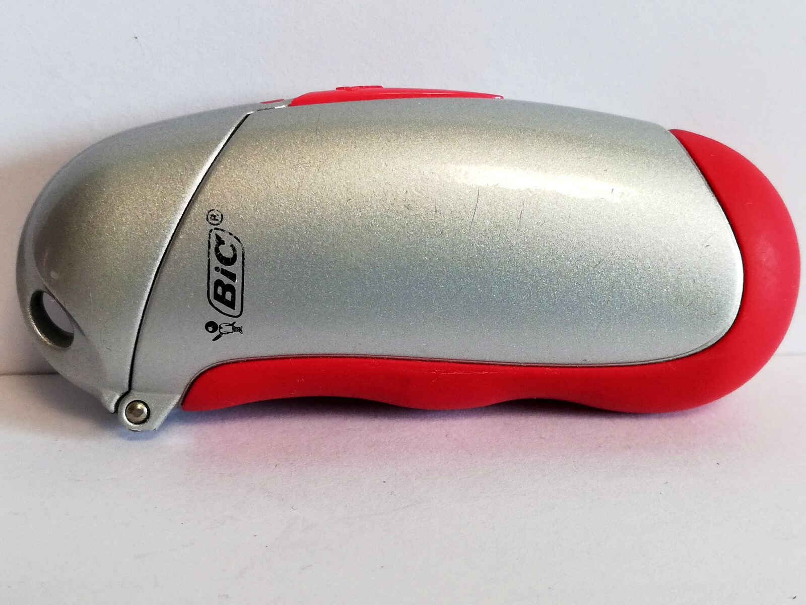 Case With Hinged Spring Lid. Red. Used