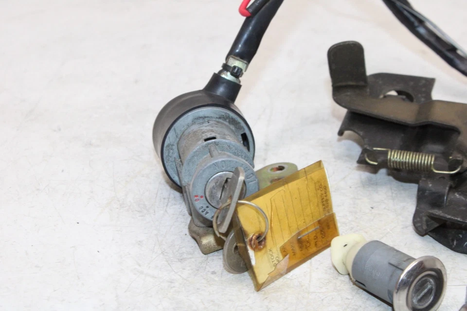 Honda Elite 150 Ch150 1987 OEM juego de bloqueo de encendido con cerradura de asiento con llave Foto 3 de 4