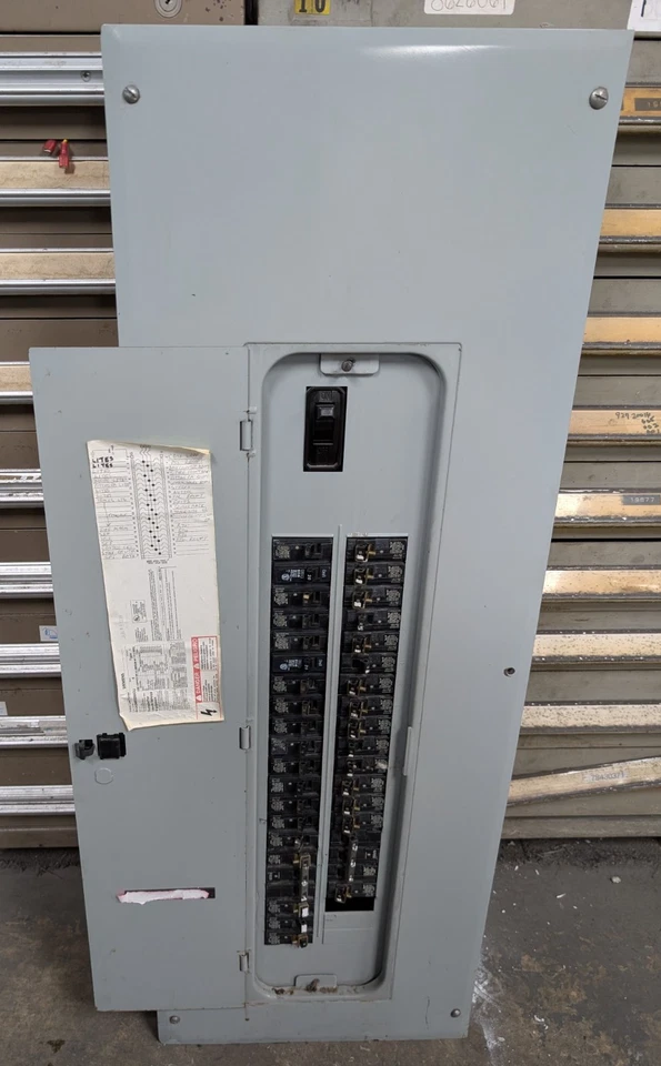 🤪 SIEMENS 200 AMP LOAD CENTER 120/240 VAC 3Ø 4W G4242MB3200CU - Image 2 of 4