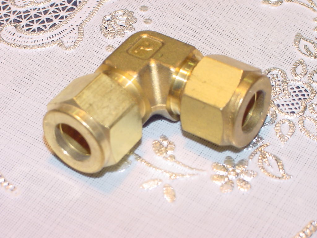 Parker Brass Compression Fitting, 90 Degree Elbow, 1/2" Tube OD x 1/2" Tube OD