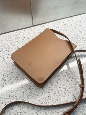 Understated Italian Casual Charm - Il Bisonte Natural/Tan Minimalist Crossbody
