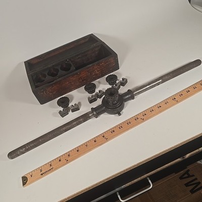 Wells Brothers Pipe Threader 1/8'' 1/4'' 3/8'' &  1/2'' Dies  Little Giant w/Box