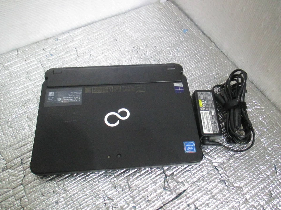 Fujitsu ARROWS TAB Q506 MB PC Tablet With Keyboard SSD 128GB RAM 4GB 10.1 inch - Image 4 of 4