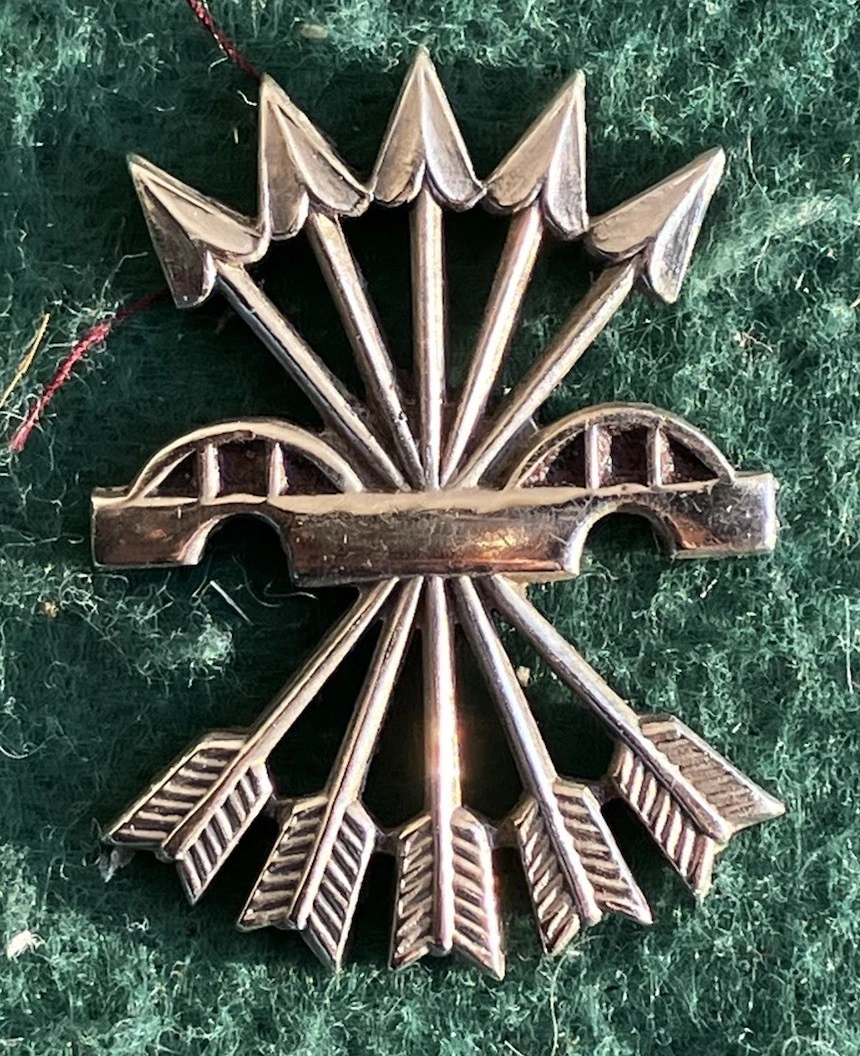 Ancien Pin's / épingle M. Fabbricato In Svizzera - Suisse - Vintage
