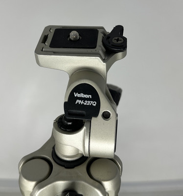 Velbon Sherpa 200R Tripod with PH-157Q Head. Excellent Condition