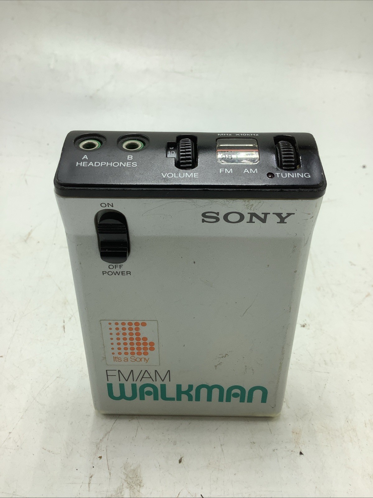 Sony SRF-22W Walkman AM/FM Portable Radio Silver Headphone Jack
