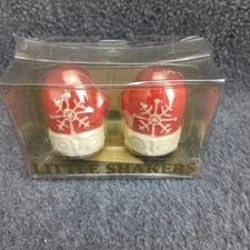 Mini Red Mitten Salt Pepper Shaker Set Amscan Ceramic Christmas Table Setting   
