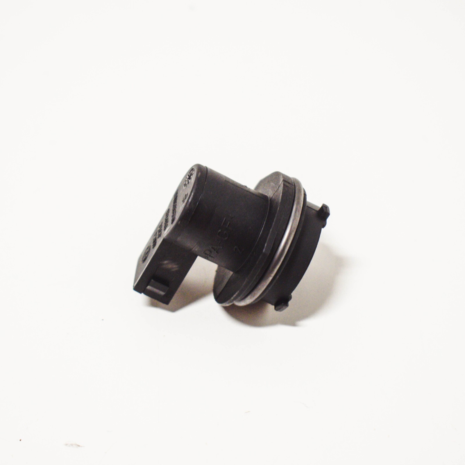 Genuine BMW E39 3rd Third Brake Stop Light Lamp Bulb Holder Socket  