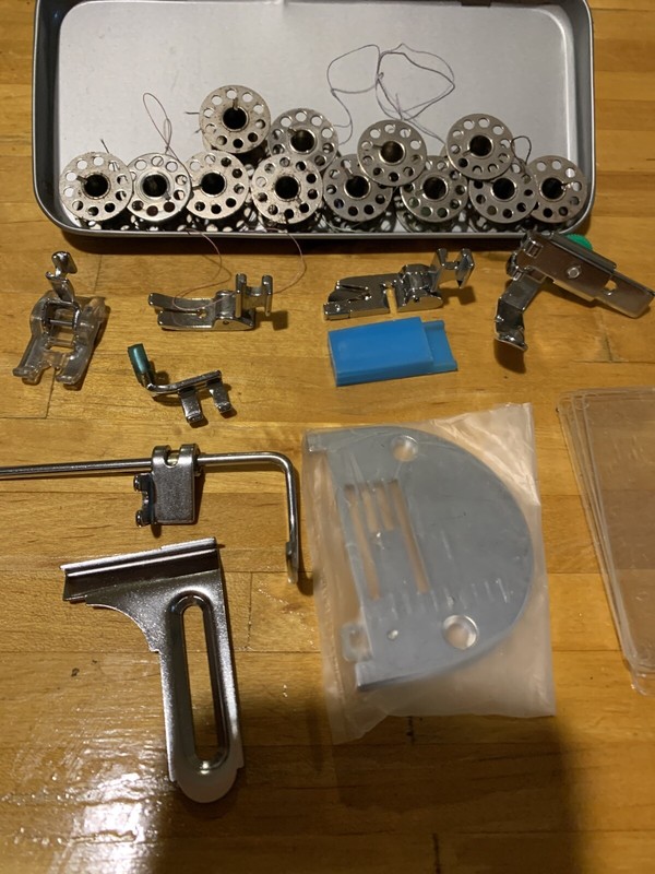 Vintage Sewing Machine Attachments Feet + Metal Bobbins Lot And Collectable Tin