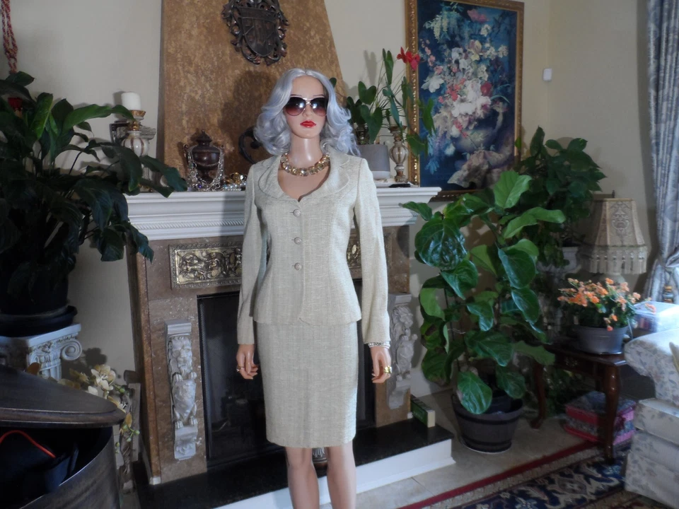 Traje Falda Tweed Moschino CheapandChic Amarillo/Beige Talla US 8 Foto 3 de 4