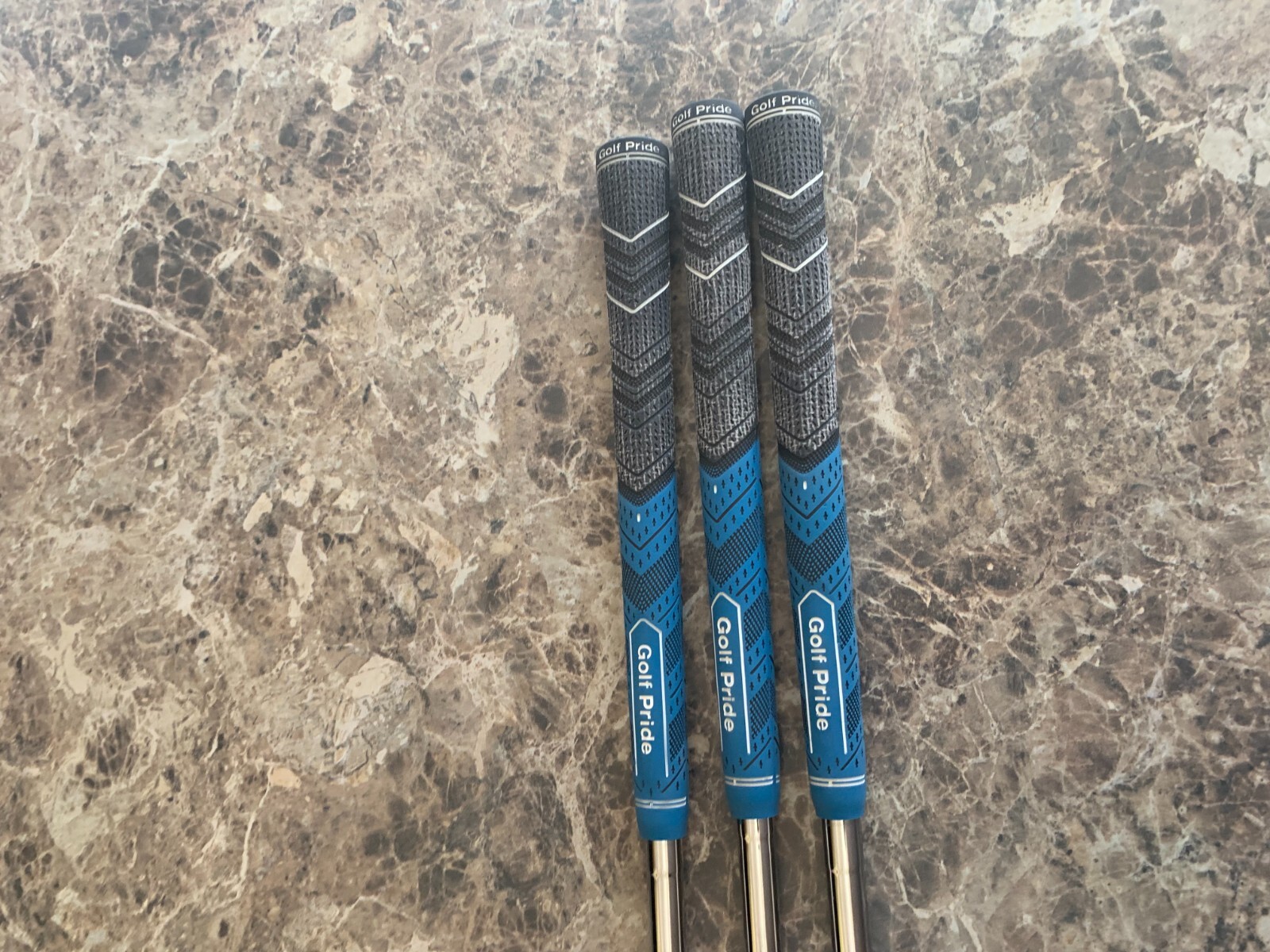 Kirkland golf wedge set 60 56 52. Excellent Golf pride mid size grips