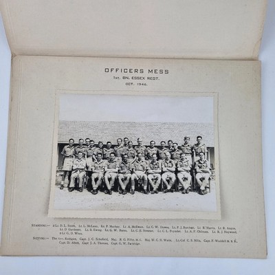 Major Robert ''Bob'' Filby, M. C. HERO & andere Essex Regiment Oktober 1946