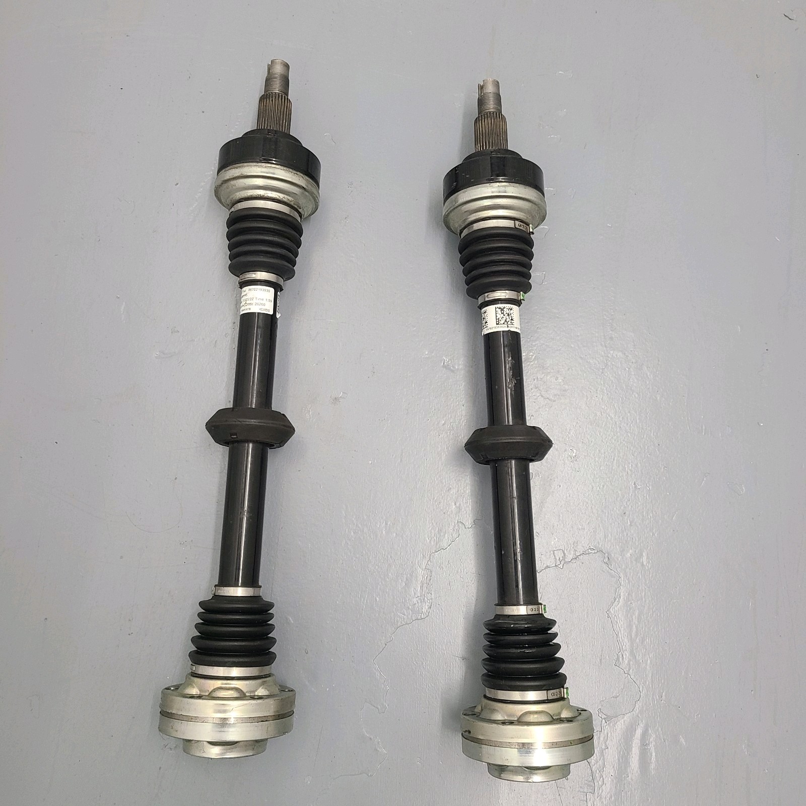 2022-2024 MASERATI MC20 LEFT AXLE OEM# 10491678