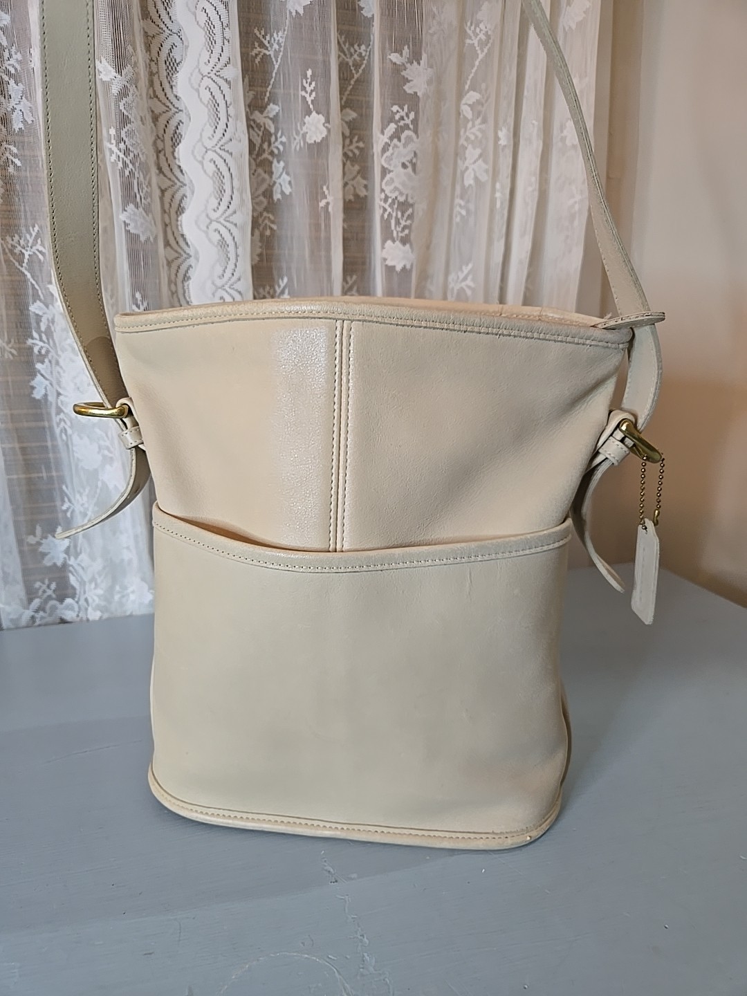 Vintage Coach bone 4153 shoulder bag with hang tag leather 90s USA leather