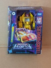 Transformers Legacy Deluxe Deception Dragstrip 5.5 inch Action Figure - F3020