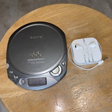 Sony D-F20 Discman Portable CD AM/FM Radio Player /w New IPhone Headphones