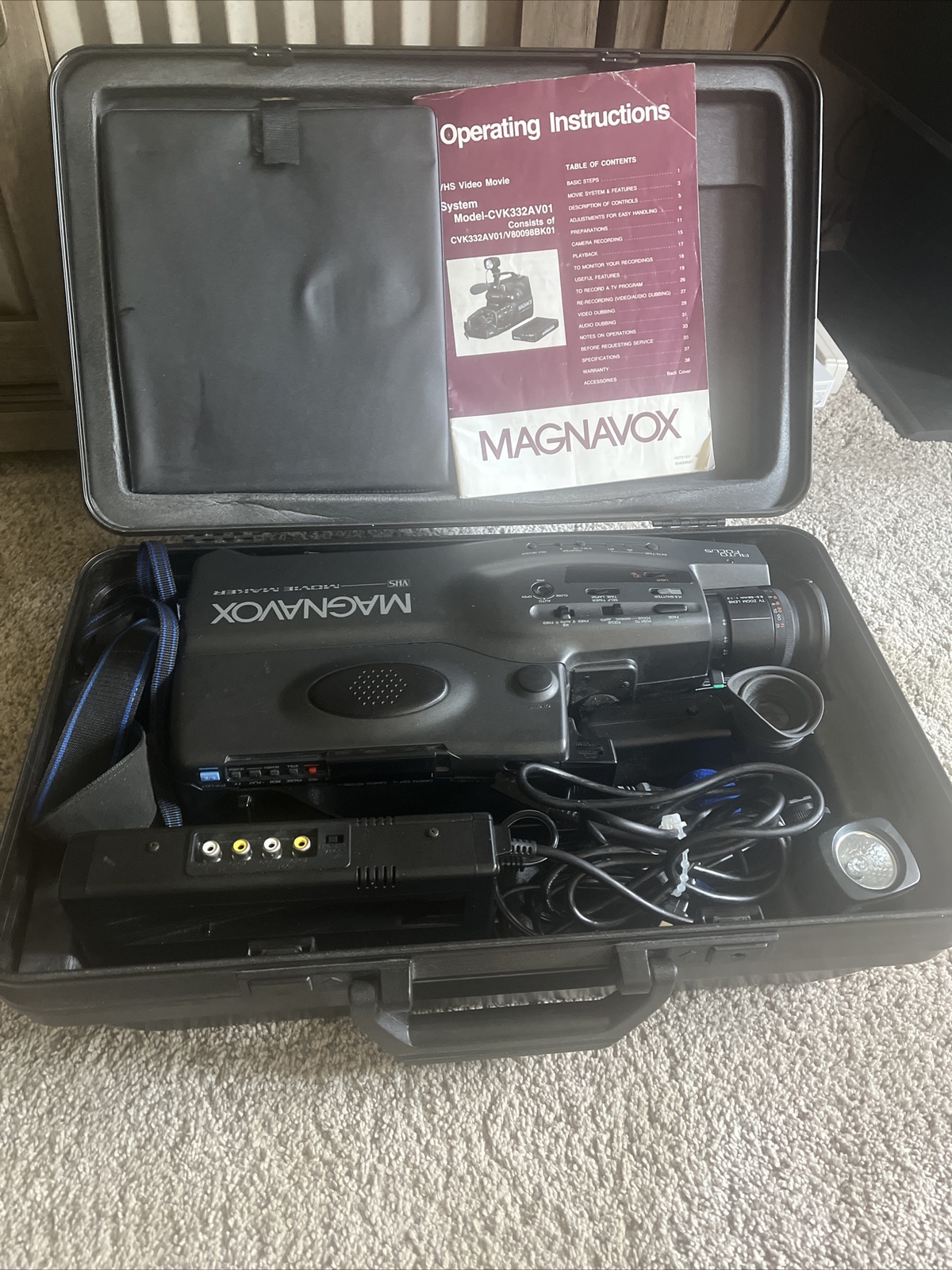 Magnavox CVK332AV01 VHS HQ CCD Movie Maker Camcorder manual Case Plug in Tested