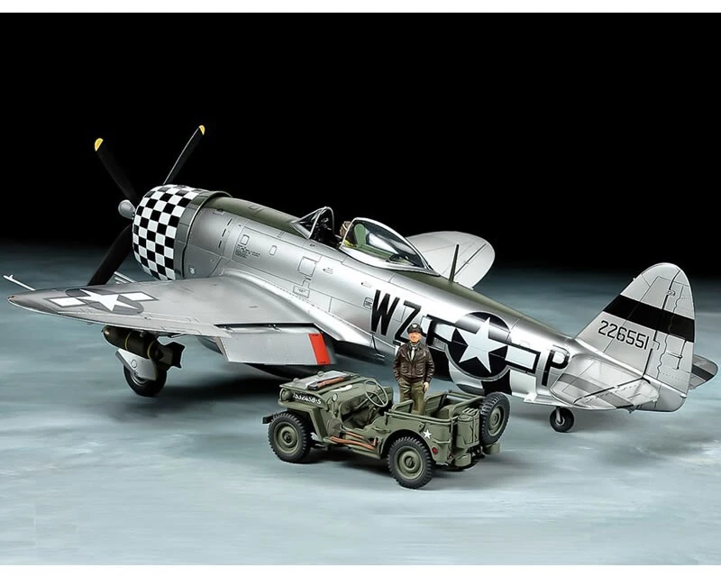 Tamiya P-47D Thunderbolt "Bubbletop" & 4x4 Light Vehicle 1:48 25214 modellismo - Immagine 3 di 4
