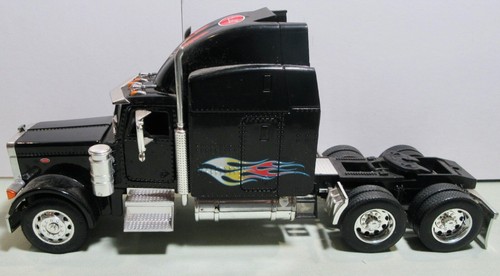 New Ray Peterbilt 1/32 Scale 379 Semi Tractor