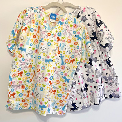 Scrub H.Q. Animal Cats & Dogs All Over Print Tops Short Sleeve Sz Small Lot of 2