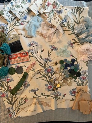 Slow Stitch Vintage Nähset Stickerei Spitze Reste Knöpfe Faden blau/geblümt