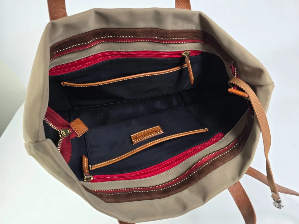 Bolso de Mano Dooney & Bourke Windham Leighton Nylon con Cremallera Beige Marrón Borde de Cuero Tostado Foto 3 de 4