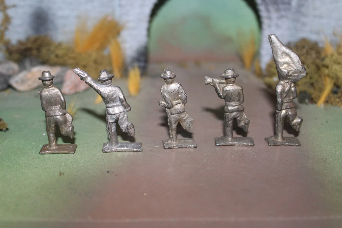 GREY KLIP IRON Toy Soldiers Set GC #3 COMPANY "C" CHARGING CIRCA 1930
