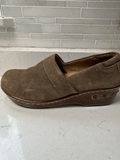 Born - Bailie Fawn Suede Leather Closed Back Clog Sz 8 Wood Look Wedge EUC 