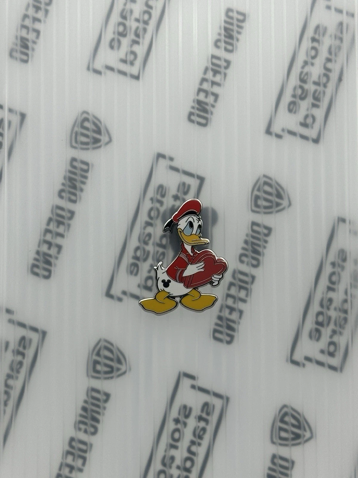 2025 WDW Hidden Mickey Pins - “Valentines Day Donald” - Set 6 - # 1/5 - MINT