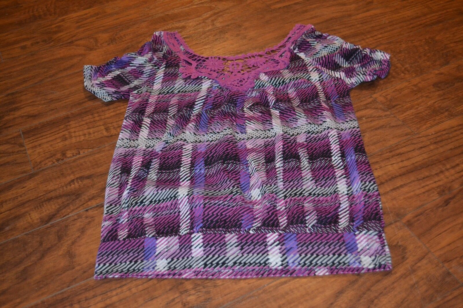 J5- Next Era Couture Multi Color Short Sleeve Top Size Small