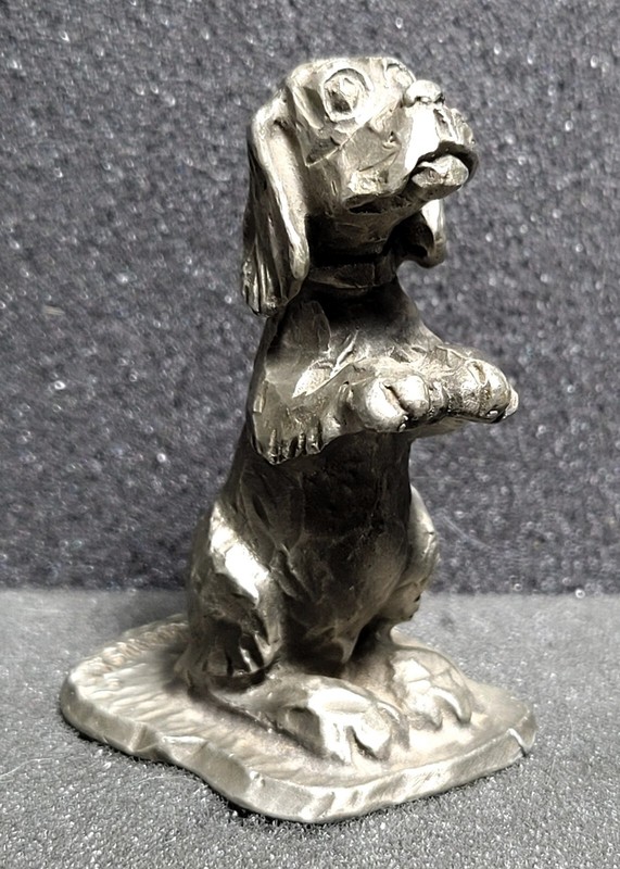 VINTAGE 1975 HALLMARK LITTLE GALLERY PEWTER "BEGGING" PUPPY DOG.