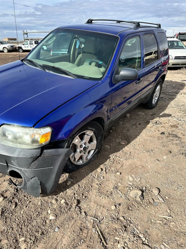 Used Rear Right Door Assembly Rear Side fits: 2006 Ford Escape w/o quarter panel Foto 2 de 4