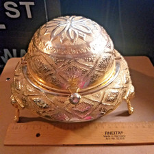 Vintage antik Kaviar Schale Dose 18 cm goldfarben Schmuck Löwenkopf Löwenfuss 