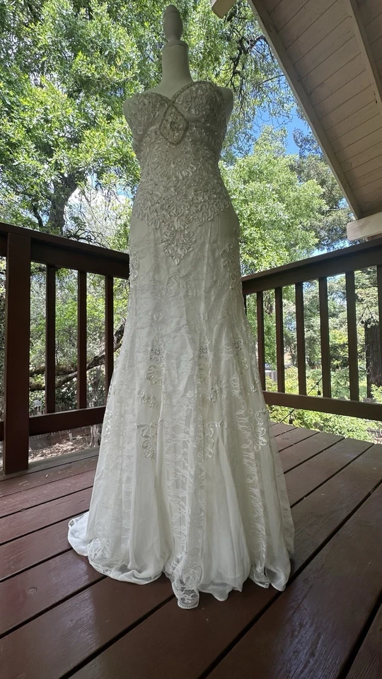 White Beaded Lace Wedding Dress Size 2 – Hand Beaded Bridal Gown V-Neck - Image 4 of 4