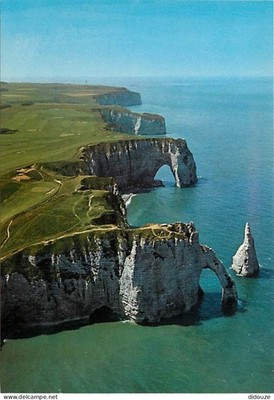 Postcard - 76 - Etretat - La Porte d'Aval l'aiguille (70 m) el la Mannepor