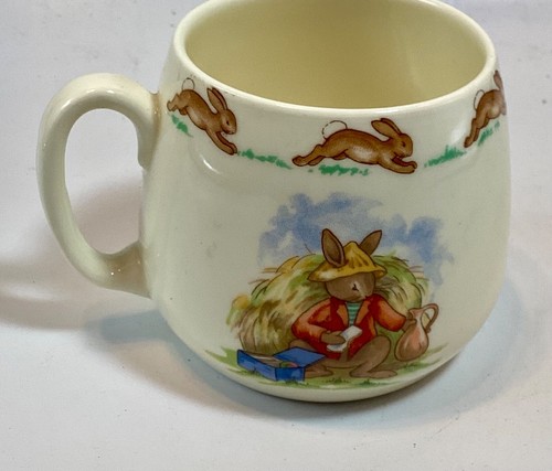 Vtg. Royal Doulton BUNNYKINS Playing in the Hay One Handle Mug Cup - Picture 4 of 5