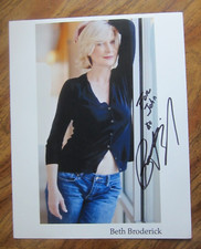 Beth Broderick Actress Autographed 8X10 Photo "Sabrina the Teenage Witch" Zelda