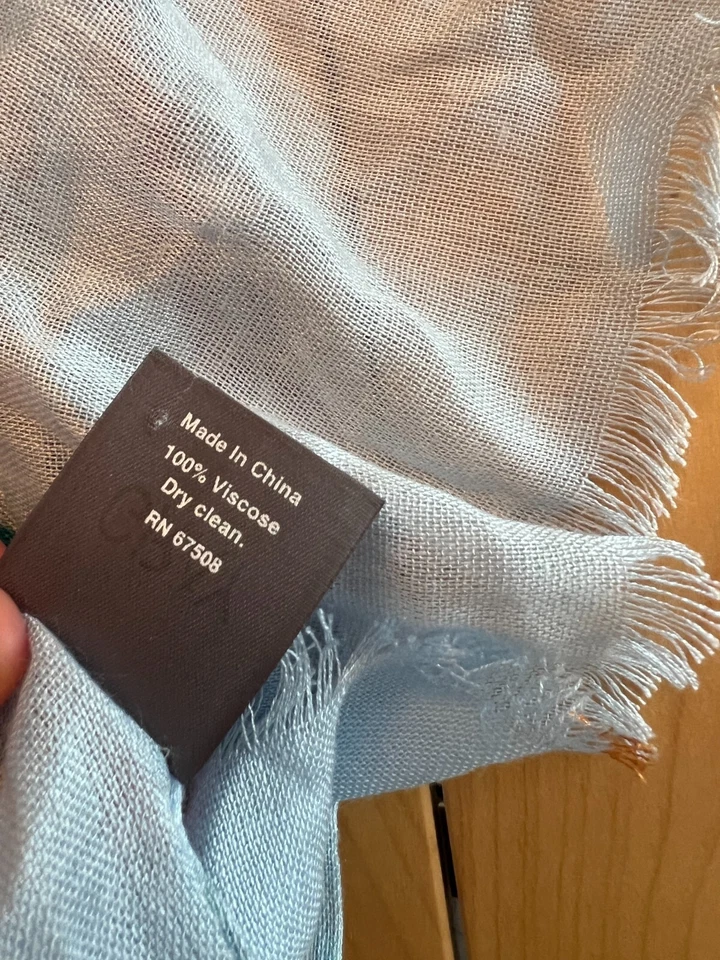 BUFANDA MULTICOLOR PLUMA SAKS QUINTA AVENIDA GRIS Foto 3 de 4