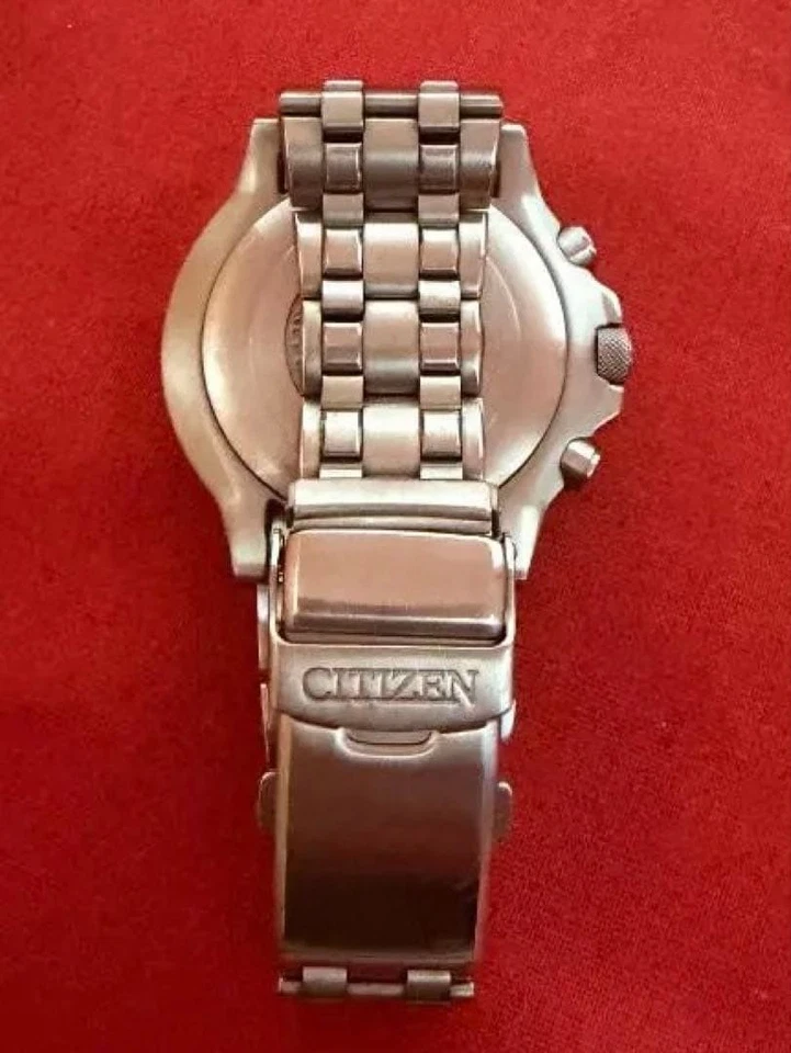 Reloj para hombre Citizen Promaster Eco Drive Solar U600-T011110 esfera negra titanio Foto 2 de 4