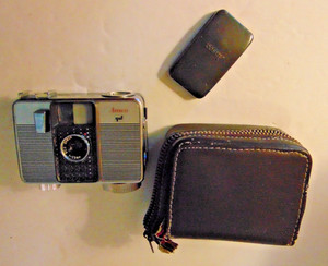ANSCO GAF MEMO II AUTOMATIC METAL CAMERA--VINTAGE-WITH DAMAGED CASE
